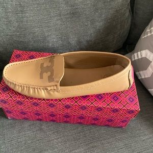 Tory Burch size 9 color camel